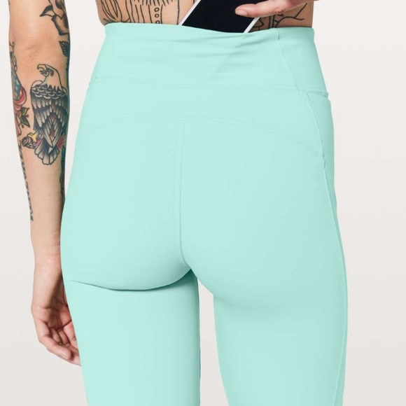 NWOT Lululemon On Pace Short *10" - Picture 3 of 12